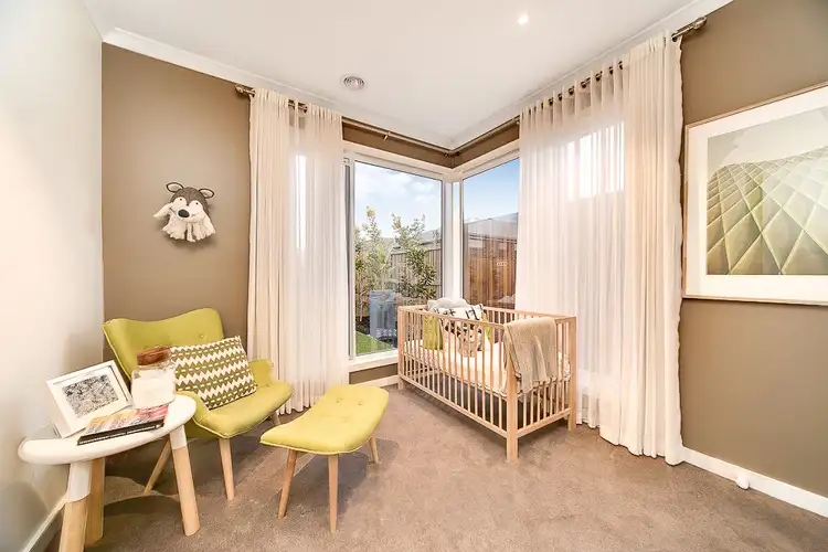 Fifth view of Homely house listing, 10 Fintona Crescent, Cranbourne West VIC 3977
