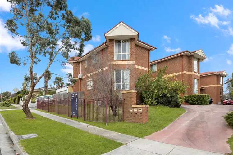 Main view of Homely townhouse listing, 1/60 Arthur Phillip Drive, Endeavour Hills VIC 3802