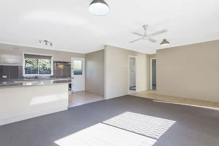 Sixth view of Homely apartment listing, 2/5 Bell Court, Wodonga VIC 3690
