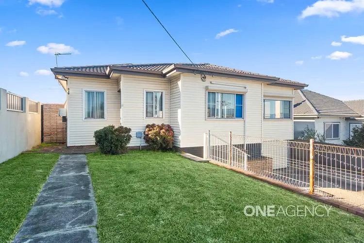 1 Lake Heights Road, Lake Heights NSW 2502