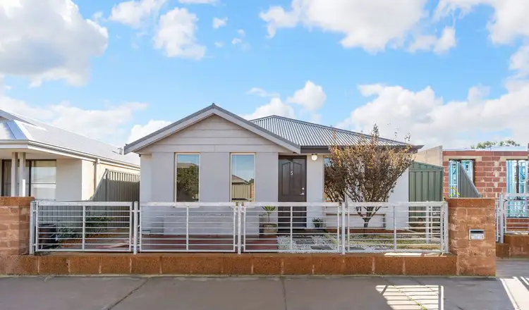 5 Casterton Road, Byford WA 6122