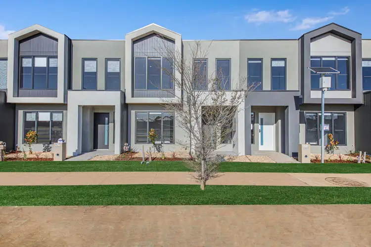 Main view of Homely townhouse listing, 527 Hogans Road, Tarneit VIC 3029