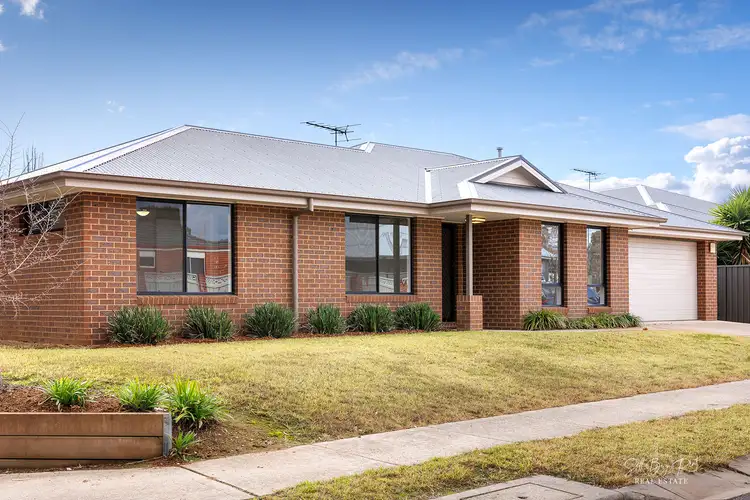 Main view of Homely house listing, 33 WHITELEY CIRCUIT, Baranduda VIC 3691