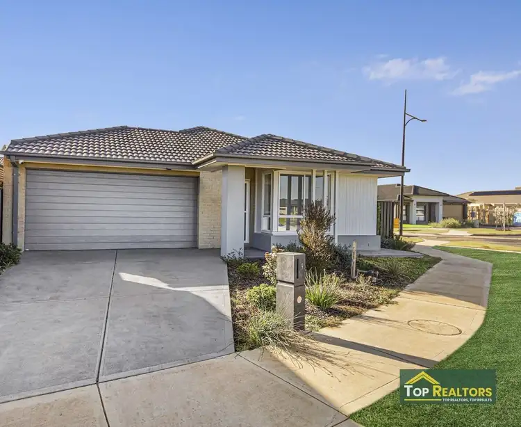 Second view of Homely house listing, 9 Hydepark Crescent, Strathtulloh VIC 3338