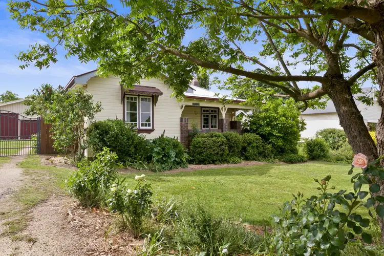 27 Queen Street, Uralla NSW 2358