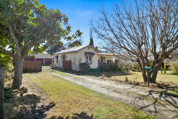 27 Queen Street, Uralla NSW 2358