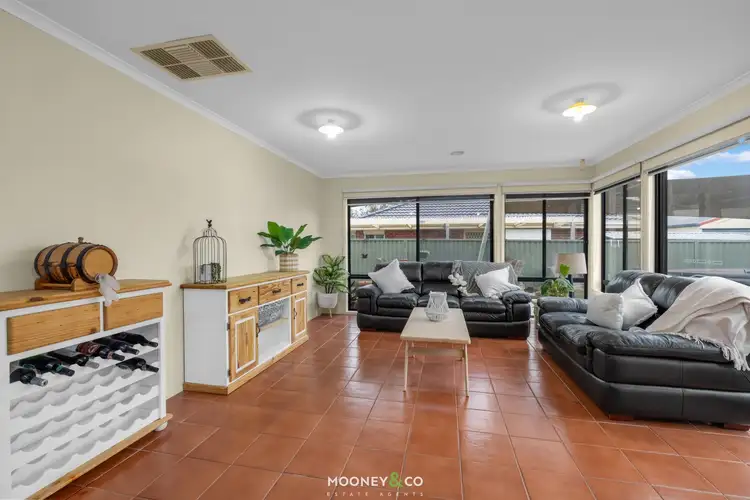 Fifth view of Homely house listing, 2 Oak Post Place, Cranbourne East VIC 3977