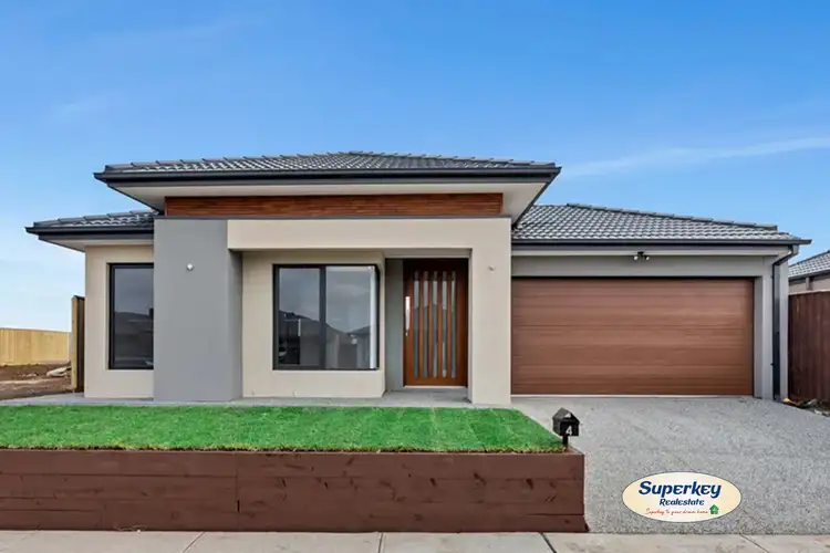 4 Groton Street, Manor Lakes VIC 3024