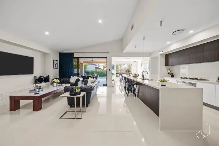 2567 Cressbrook Drive, Hope Island QLD 4212