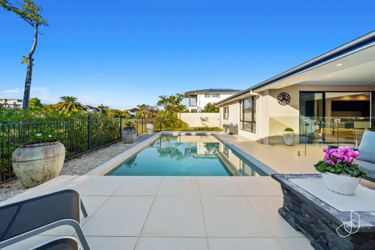 2567 Cressbrook Drive, Hope Island QLD 4212