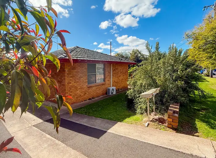 Main view of Homely unit listing, 2/1 Thomas Street, Tamworth NSW 2340