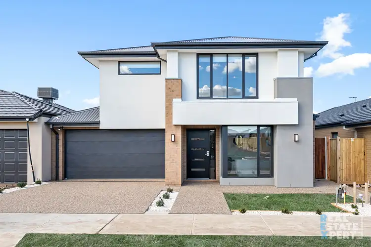 16 Heifer Avenue, Clyde North VIC 3978