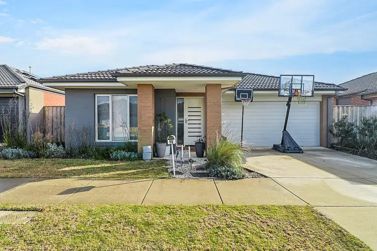98 Naturaliste Way, Armstrong Creek VIC 3217