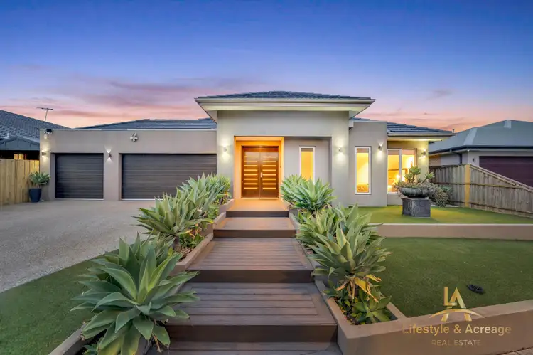 11 Hull Crescent, Pakenham VIC 3810