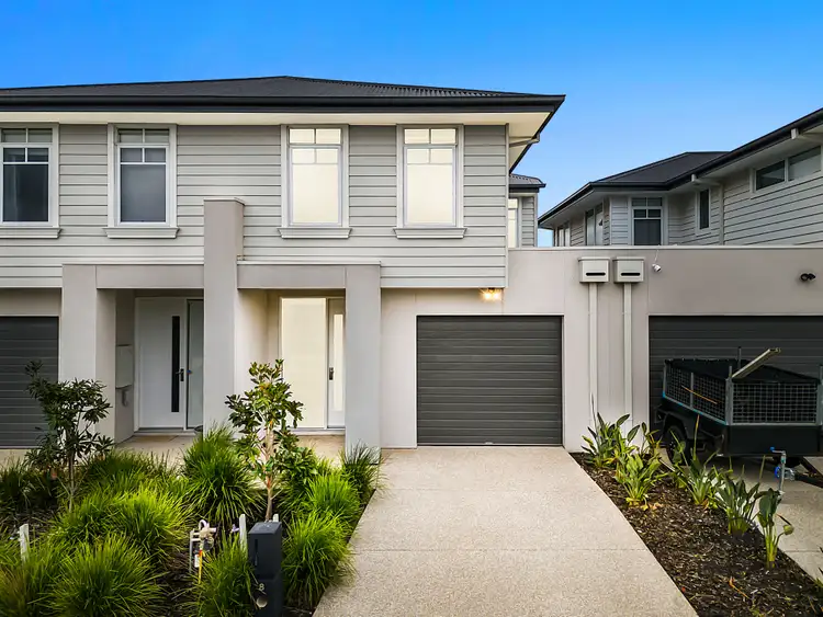 8 Pamir Circuit, Clyde North VIC 3978