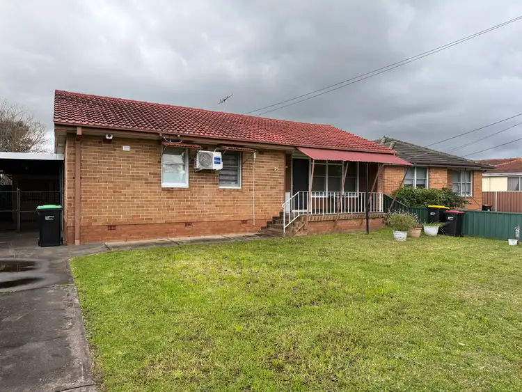 25 Sadleir Avenue