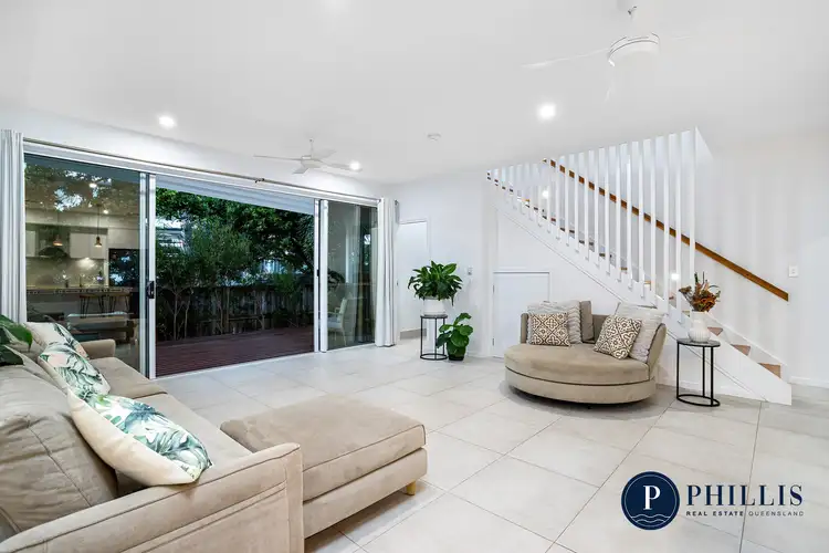 2/19 Killowill Avenue, Paradise Point QLD 4216