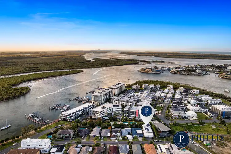 2/19 Killowill Avenue, Paradise Point QLD 4216