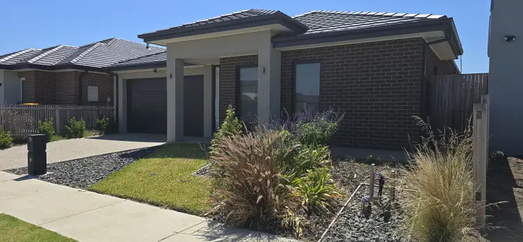 9 Respect Avenue, Clyde North VIC 3978