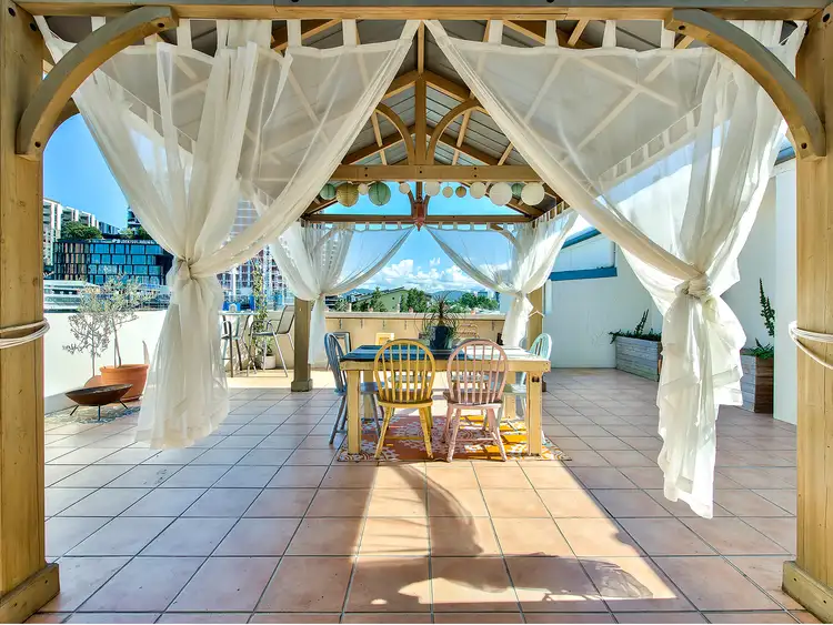 5 Edmondstone Street