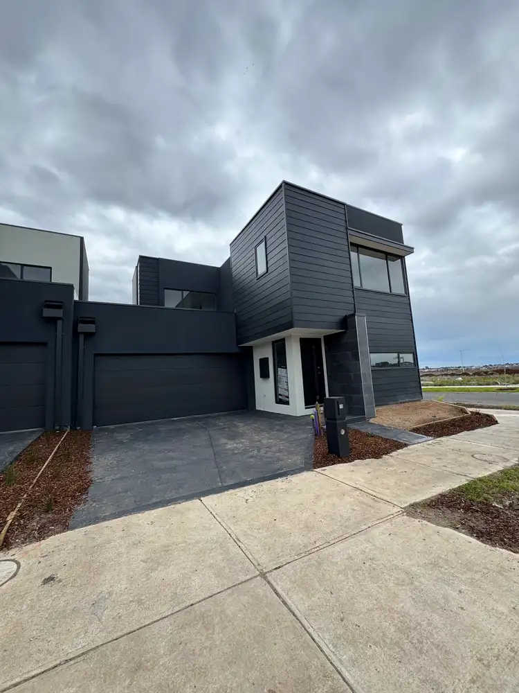 15 Cresthaven Road