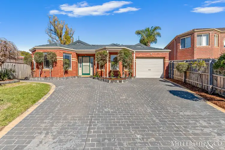 11 Mount Court, Mill Park VIC 3082