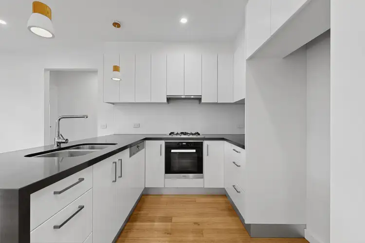Main view of Homely unit listing, 2/21 Leslie Street, Donvale VIC 3111