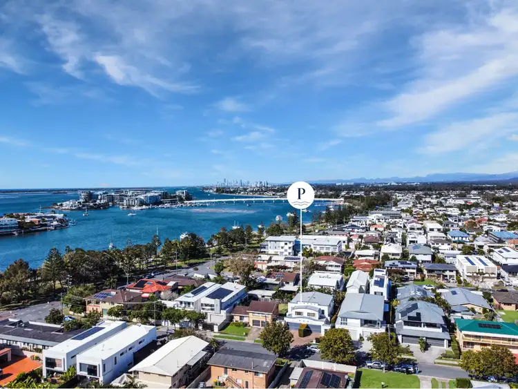 1/8 Drake Avenue, Paradise Point QLD 4216