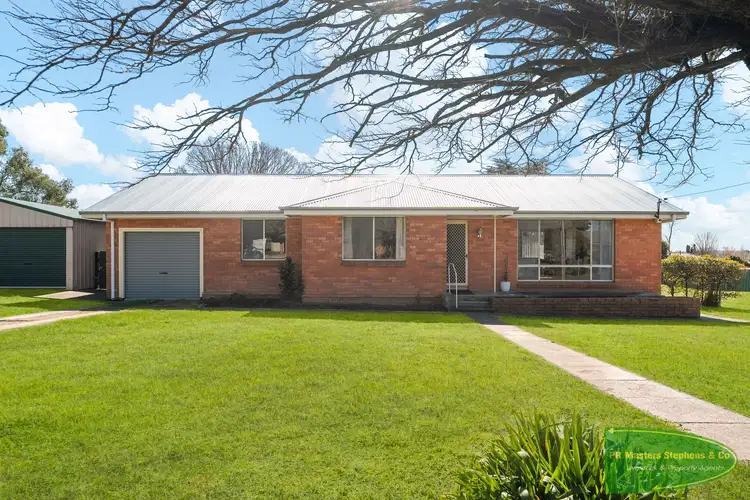 16 Amos Avenue, Blayney NSW 2799