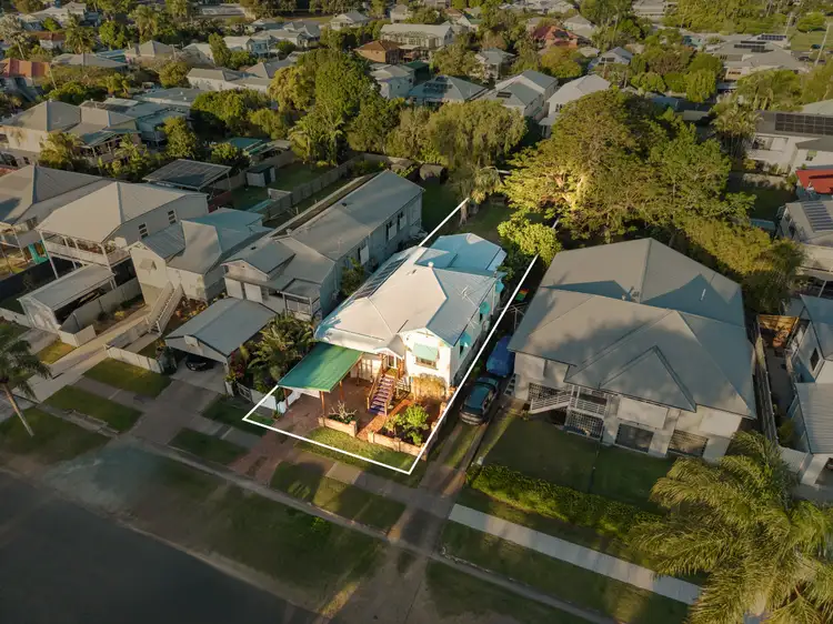 52 Palm Avenue, Shorncliffe QLD 4017