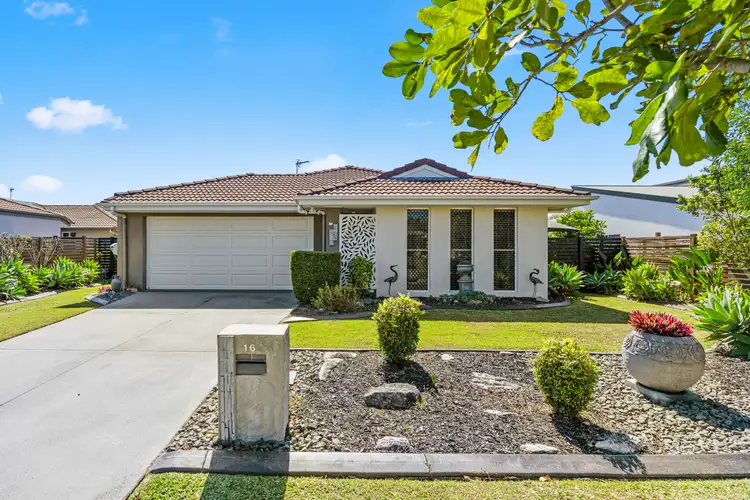 16 Captain Cook St, Urraween QLD 4655
