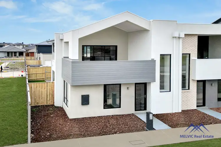 10 Locanda Walk, Clyde North VIC 3978