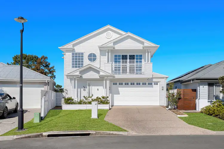 4 SPINNAKER WAY, Hope Island QLD 4212