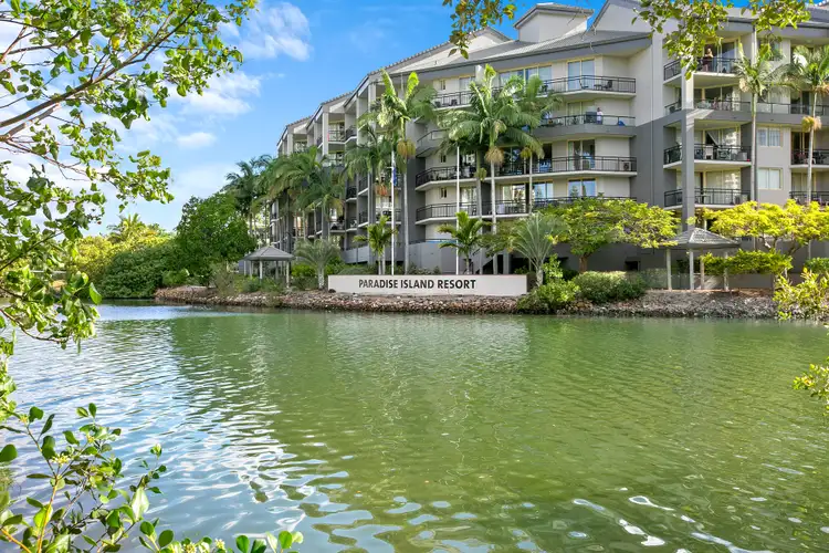 1-8 Paradise Island
