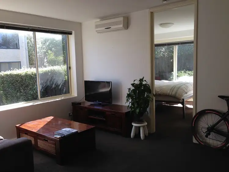 4/12 Farnham Court, Flemington VIC 3031