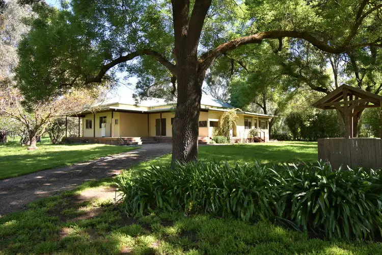 7 Whorouly Road, Whorouly VIC 3735