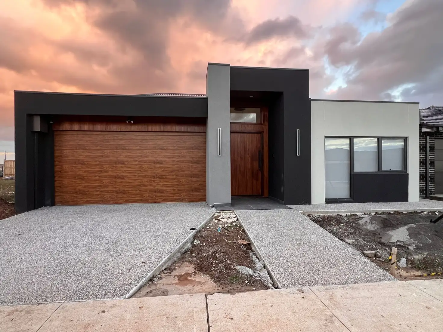 Main view of Homely house listing, 81 clipstone cres, Fraser Rise VIC 3336