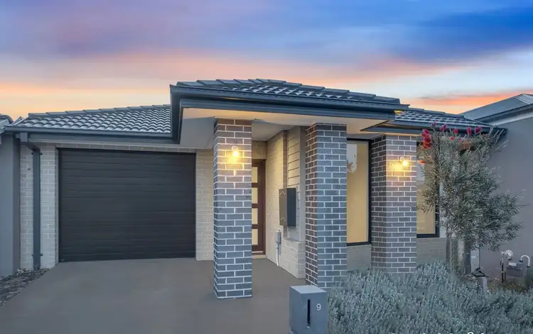 9 Sobers Drive, Rockbank VIC 3335