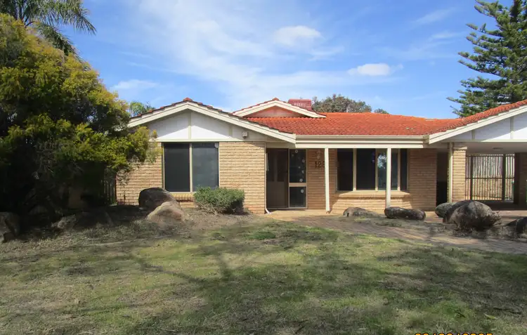 126 Illawarra Crescent South, Ballajura WA 6066