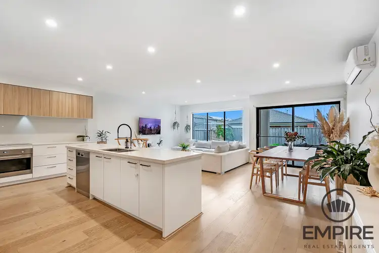 5 Kinross Parade, Clyde North VIC 3978