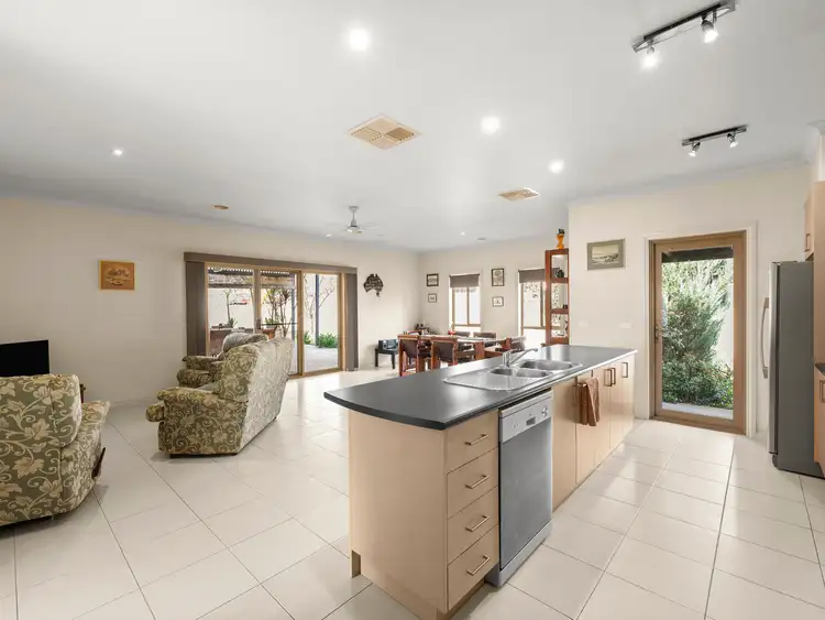 39 Weir Street, Euroa VIC 3666