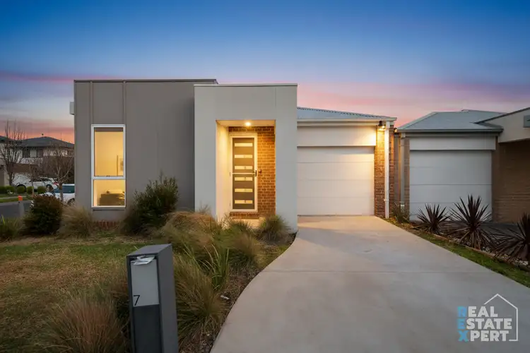 7 Freiberger Grove, Clyde North VIC 3978