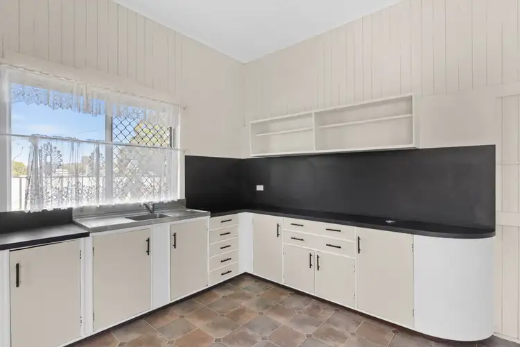 9 Desmond Lane, Oakey QLD 4401
