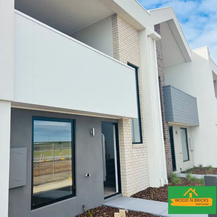15 Locanda Walk, Clyde North VIC 3978