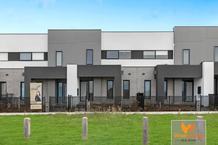 4 Vendeen Walk, Clyde North VIC 3978