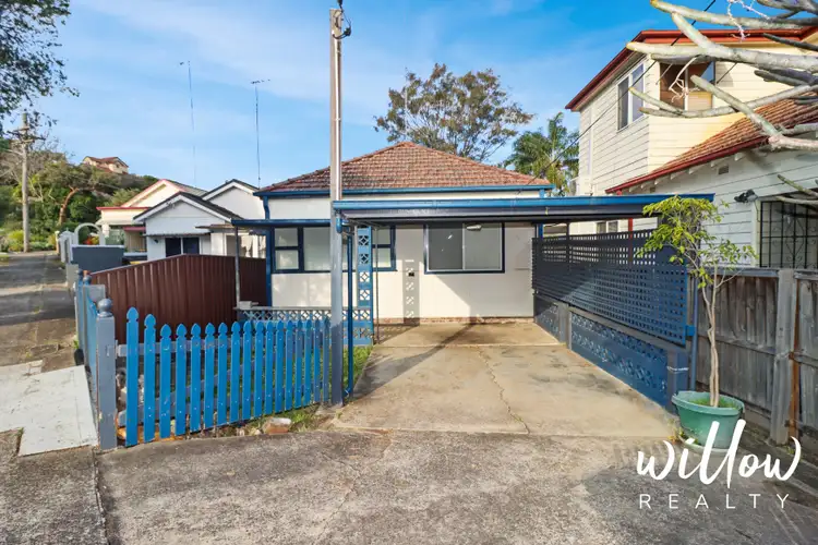 6 Gardiner Avenue