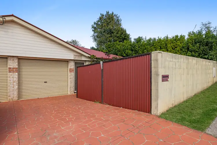 2/402 Alderley Street, Kearneys Spring QLD 4350