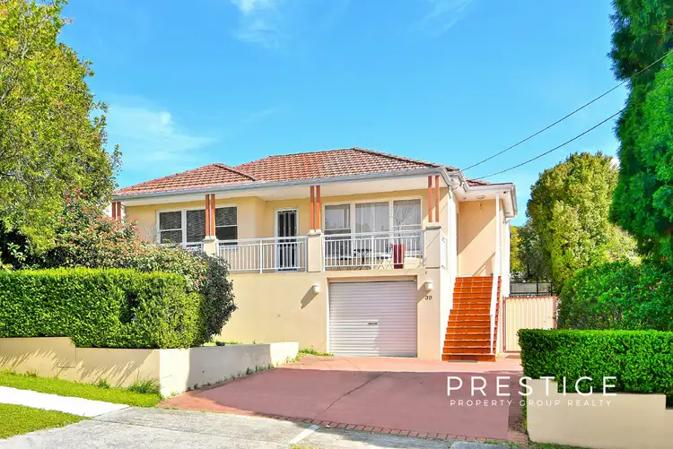 39 Thomas Street, Picnic Point NSW 2213