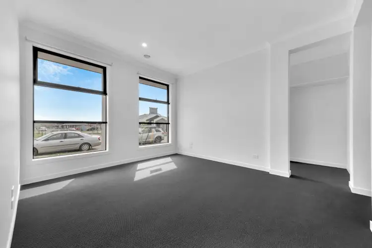 11 Coolangatta Drive, Mickleham VIC 3064