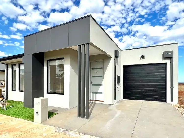 16 Clef Street, Strathtulloh VIC 3338
